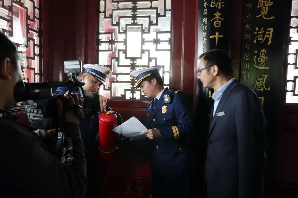 1556500444760635.jpg 02.jpg